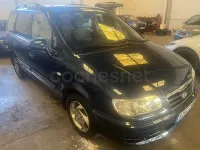 Usado Hyundai Trajet GLS 112 CV (82 kW) 2004 Azul Monovolumen