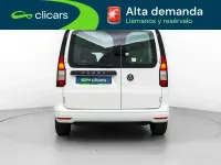 Usado VW Caddy 102 CV (75 kW) 2023 Blanco Monovolumen