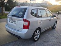 Usado Kia Carens Active 140 CV (102 kW) 2008 Gris / plata Monovolumen