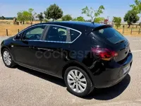 Usado Opel Astra Cosmo 125 CV (91 kW) 2011 Negro Berlina