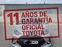 Usado Toyota Yaris Hybrid Active 116 CV (85 kW) 2022 Gris / plata Berlina