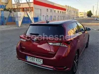 Usado Toyota Auris Hybrid Edition 136 CV (100 kW) 2017 Granate Berlina