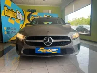 Usado Mercedes A180 116 CV (85 kW) 2019 Gris Utilitario