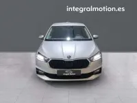 Usado Skoda Fabia Selection 95 CV (69 kW) 2025 Gris Utilitario