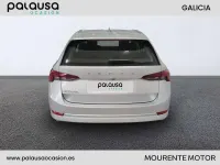 Usado Skoda Octavia Ambition 116 CV (85 kW) 2022 Plateado Familiar