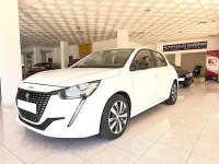 Usado Peugeot 208 Active 102 CV (75 kW) 2023 Blanco Utilitario