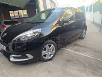 Usado Renault Scénic III Dynamique 110 CV (80 kW) 2013 Negro Monovolumen