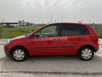 Usado Ford Fiesta Futura 68 CV (50 kW) 2008 Rojo Utilitario