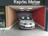 Usado Renault Mégane Dynamique 100 CV (73 kW) 2005 Gris / plata Berlina