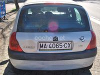 Usado Renault Clio II 60 CV (44 kW) 1999 Gris / plata Berlina
