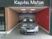 Usado VW Golf V Sportline 105 CV (77 kW) 2007 Gris / plata Berlina