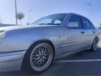 Usado Mercedes E320 Avantgarde 220 CV (161 kW) 1998 Gris / plata Berlina