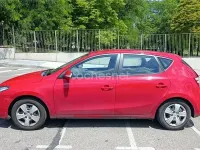 Usado Hyundai i30 Comfort 109 CV (80 kW) 2010 Rojo Berlina