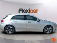 Usado Mercedes A180 116 CV (85 kW) 2022 Gris Utilitario