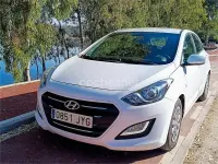 Usado Hyundai i30 100 CV (73 kW) 2017 Blanco Berlina