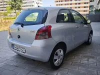 Usado Toyota Yaris Sol 90 CV (66 kW) 2008 Gris / plata Utilitario