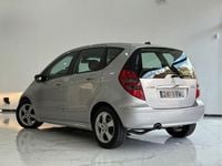 Usado Mercedes A180 Avantgarde 109 CV (80 kW) 2007 Gris Utilitario