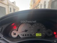 Usado Ford Focus Ambiente 100 CV (73 kW) 2001 Gris / plata Berlina