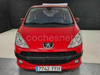 Usado Peugeot 1007 75 CV (55 kW) 2007 Rojo Monovolumen