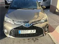 Usado Toyota Yaris Hybrid 100 CV (73 kW) 2016 Beige Berlina