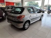 Usado Peugeot 206 70 CV (51 kW) 2004 Gris / plata Berlina