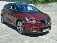 Usado Renault Scénic Zen 130 CV (95 kW) 2017 Granate Monovolumen