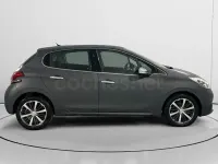 Usado Peugeot 208 Allure 110 CV (80 kW) 2017 Gris / plata Utilitario