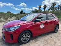 Usado Kia Rio 84 CV (61 kW) 2017 Rojo Berlina