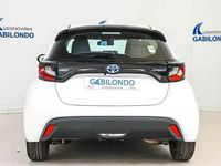Usado Toyota Yaris Hybrid Active 116 CV (85 kW) 2021 Blanco Berlina