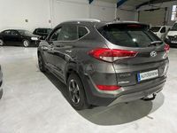 Usado Hyundai Tucson Style 184 CV (135 kW) 2016 Gris / plata SUV