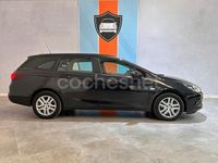 Usado Opel Astra Business 110 CV (80 kW) 2016 Negro Familiar