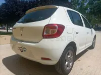 Usado Dacia Sandero 90 CV (66 kW) 2015 Blanco Berlina
