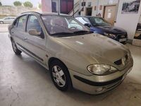 Usado Renault Mégane II Authentique 110 CV (80 kW) 2002 Gris / plata Berlina
