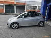 Usado Kia Venga 128 CV (94 kW) 2011 Gris / plata Utilitario