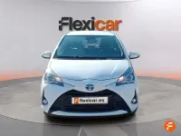 Usado Toyota Yaris Hybrid Active 100 CV (73 kW) 2019 Blanco Berlina
