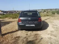 Usado VW Golf IV Highline 102 CV (75 kW) 2003 Negro Berlina