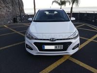 Usado Hyundai i20 100 CV (73 kW) 2019 Blanco Berlina