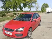 Usado Ford Focus Sport 145 CV (106 kW) 2005 Rojo Berlina