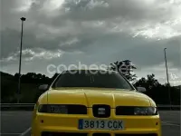 Usado Seat Leon Sport 150 CV (110 kW) 2002 Amarillo Utilitario