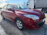 Usado Renault Mégane Authentique 100 CV (73 kW) 2011 Granate Berlina