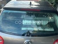 Usado VW Golf V Highline 105 CV (77 kW) 2007 Gris / plata Berlina