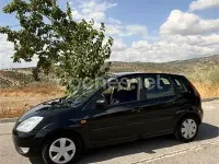 Usado Ford Fiesta Trend 68 CV (50 kW) 2003 Negro Utilitario