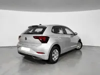 Usado VW Polo Trendline 95 CV (69 kW) 2022 Plateado Utilitario