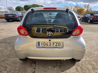Usado Toyota Aygo 68 CV (50 kW) 2008 Gris Utilitario