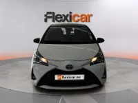 Usado Toyota Yaris Hybrid Active 100 CV (73 kW) 2019 Blanco Berlina