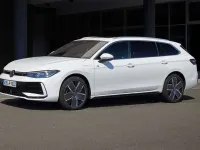 Usado VW Passat Executive 122 CV (89 kW) 2022 Negro Familiar