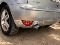 Usado Ford Focus Trend 100 CV (73 kW) 2002 Gris / plata Berlina