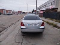 Usado Ford Mondeo Ghia 145 CV (106 kW) 2004 Gris / plata Berlina