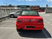 Usado Peugeot 306 Cabriolet 135 CV (99 kW) 1999 Rojo Descapotable