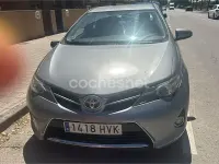 Usado Toyota Auris Active 90 CV (66 kW) 2014 Gris / plata Berlina